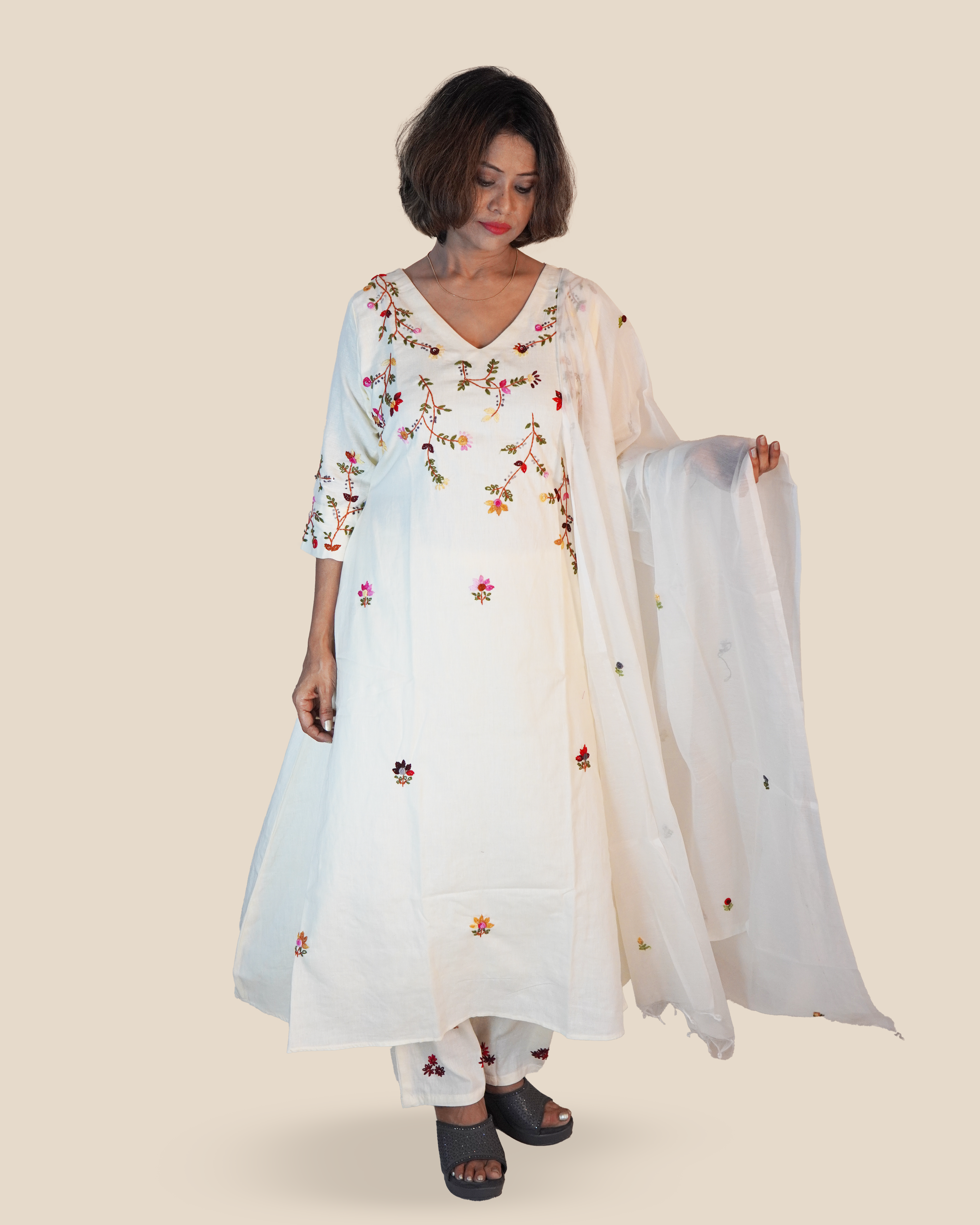 Hand Embroidered Pure cotton Kurti Set [White]