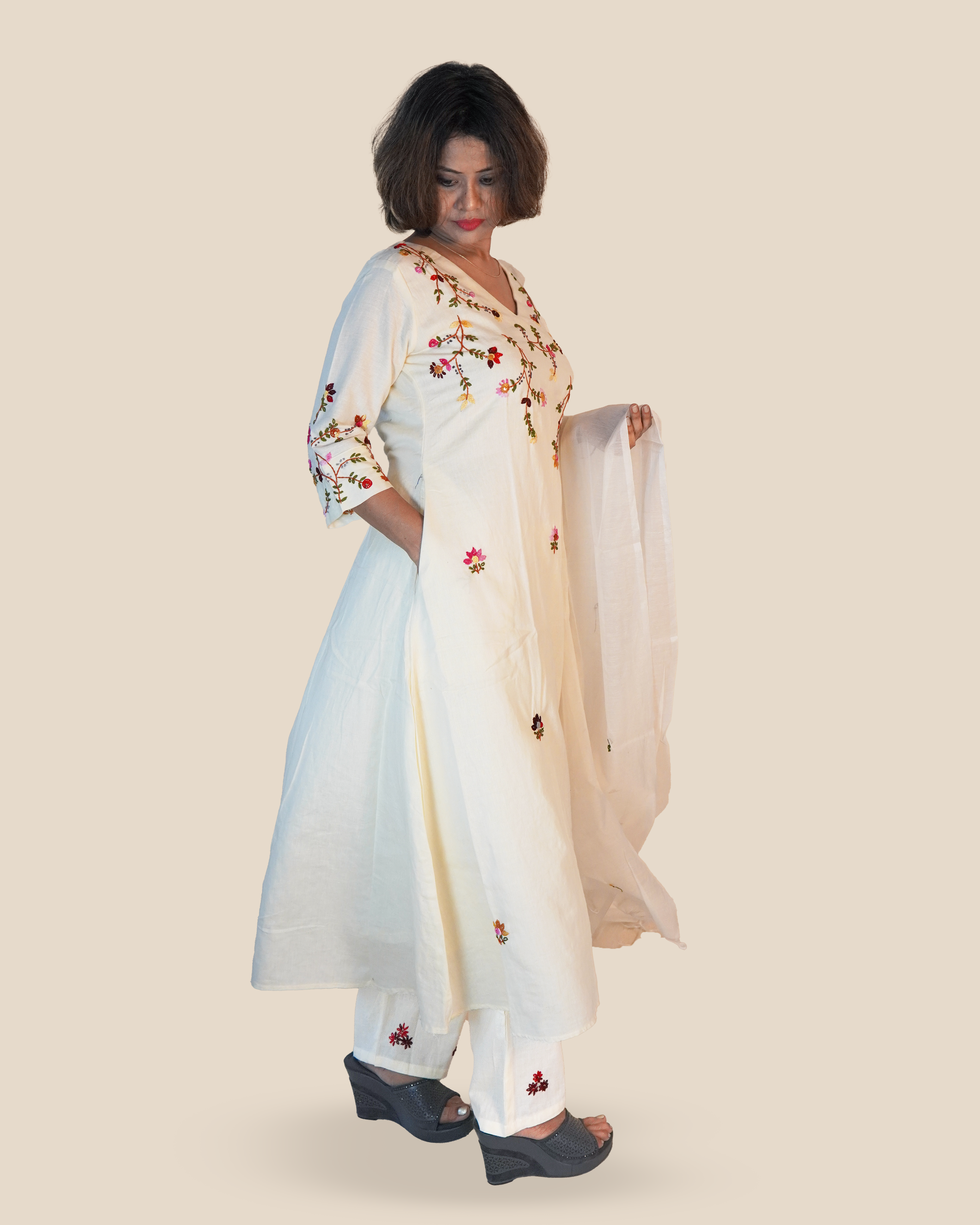 Hand Embroidered Pure cotton Kurti Set [White]
