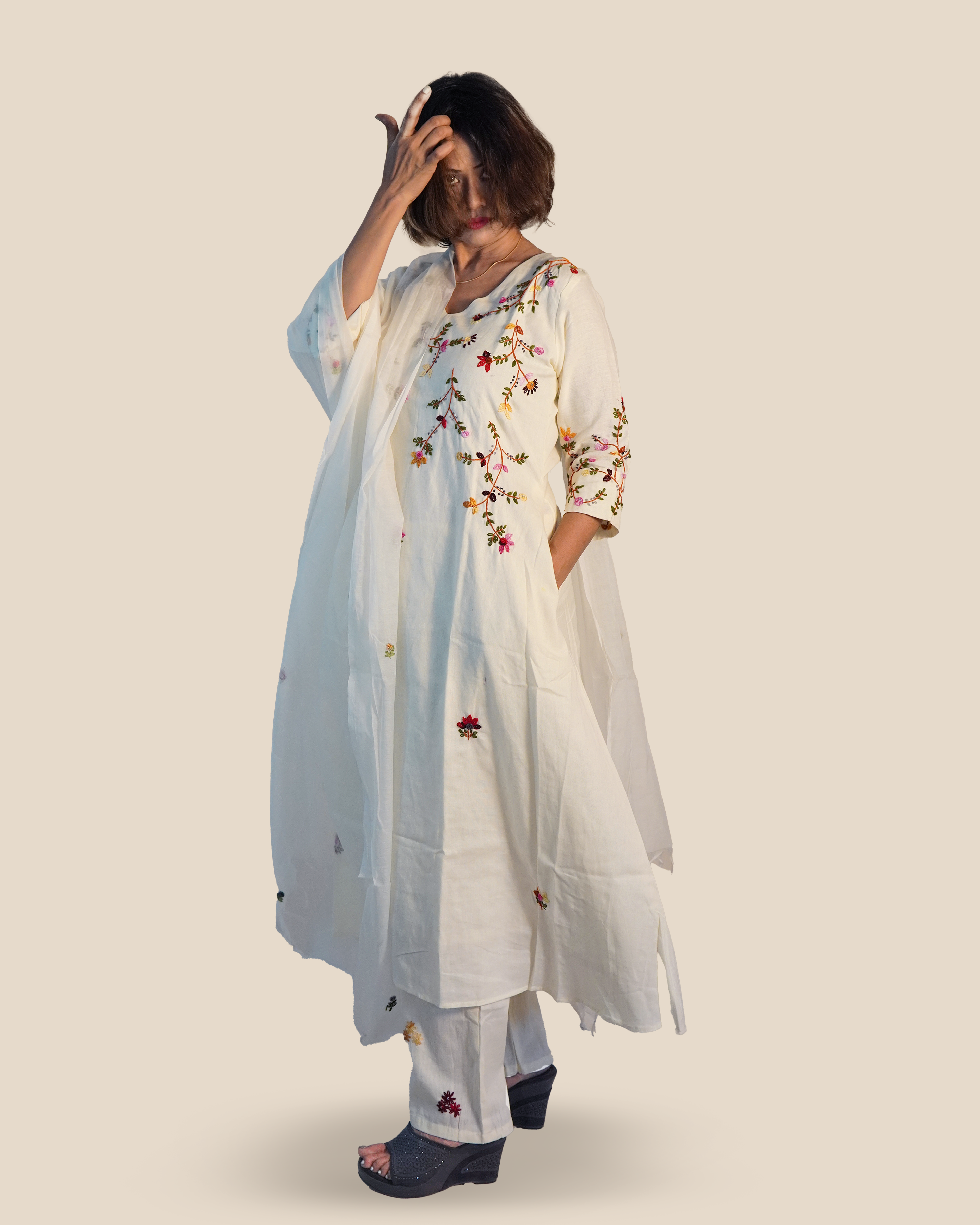 Hand Embroidered Pure cotton Kurti Set [White]