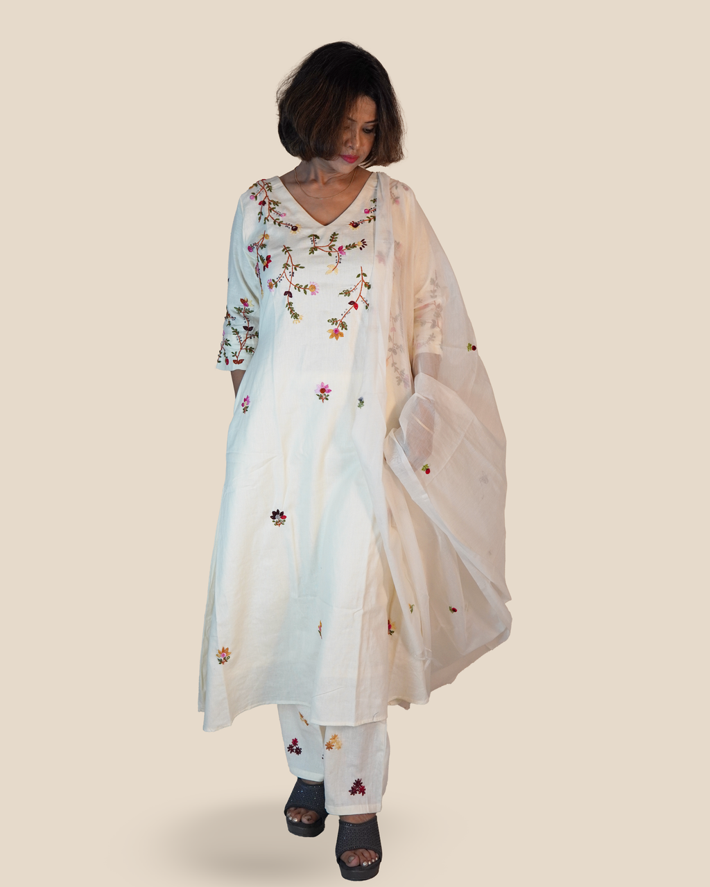 Hand Embroidered Pure cotton Kurti Set [White]