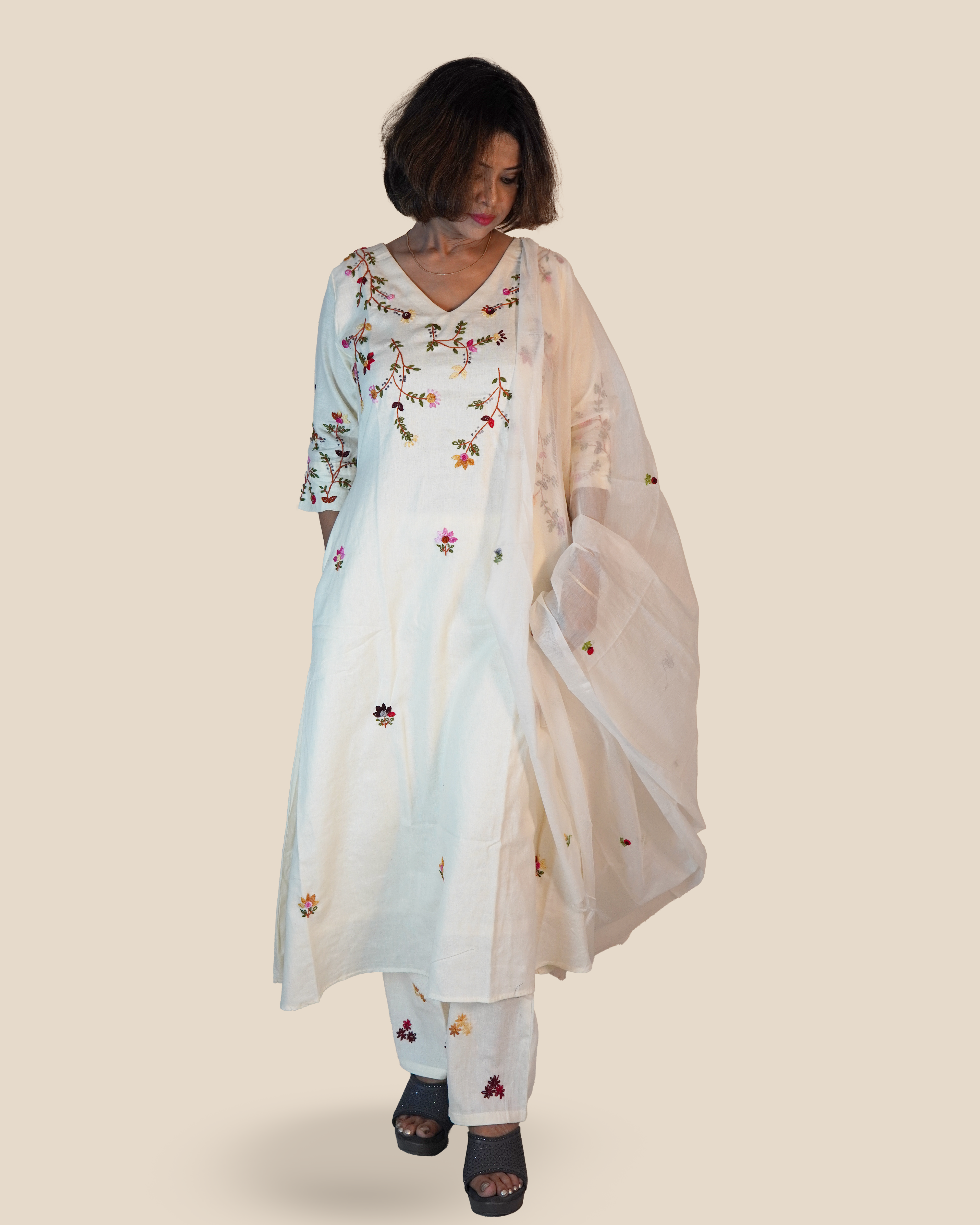 Hand Embroidered Pure cotton Kurti Set [White]