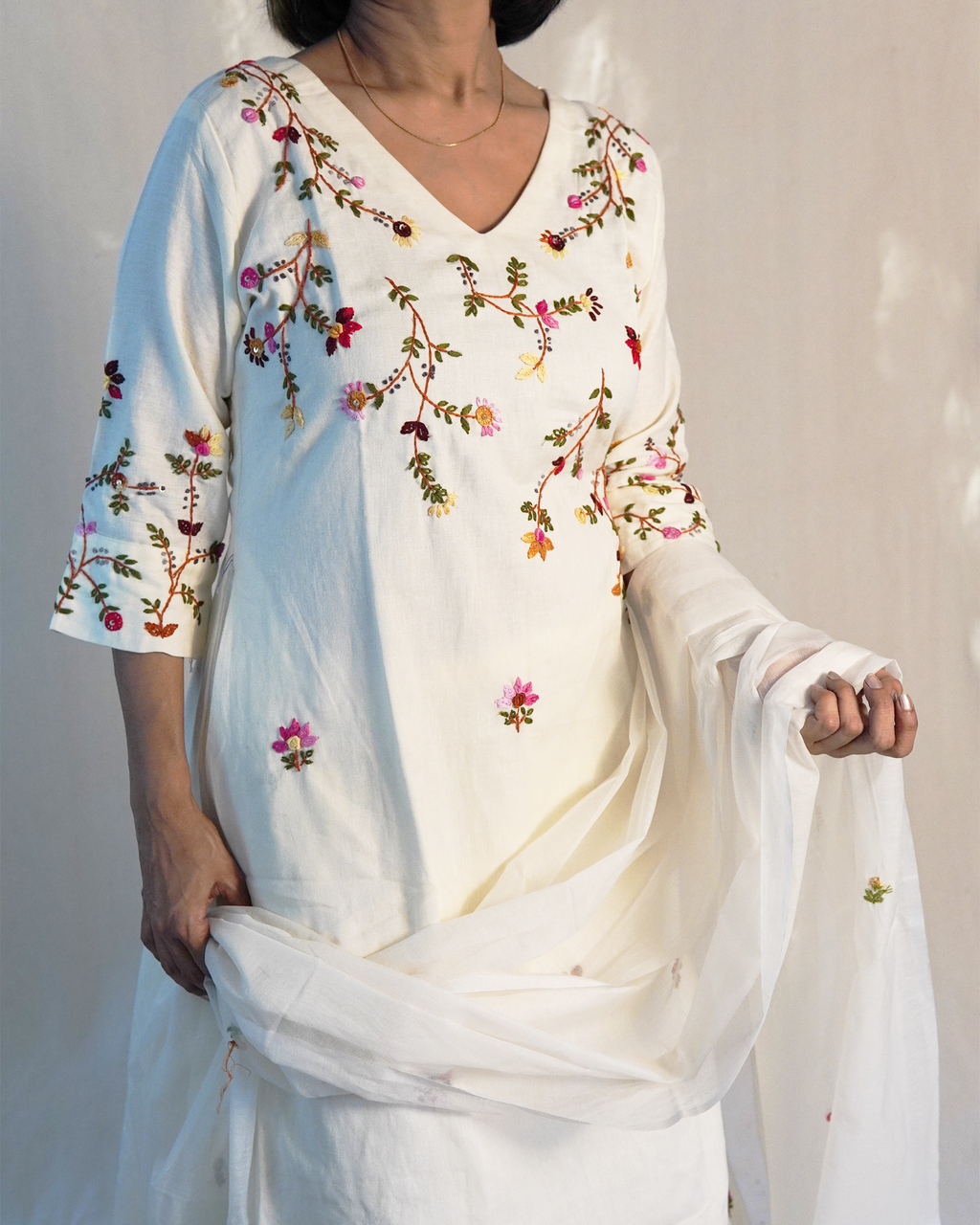 Hand Embroidered Pure cotton Kurti Set [White]