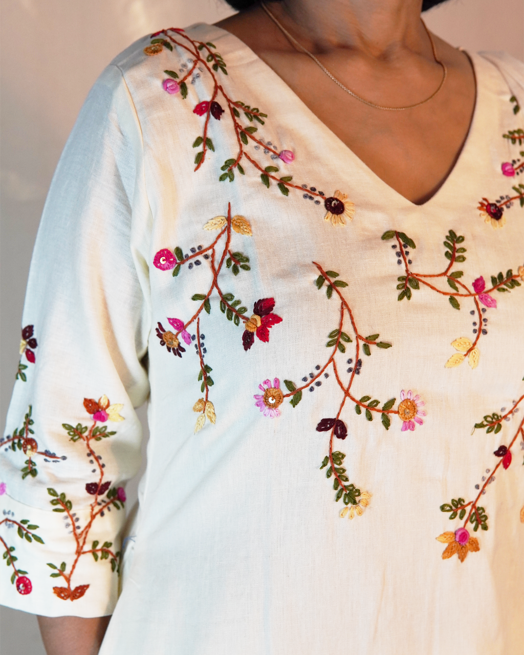 Hand Embroidered Pure cotton Kurti Set [White]