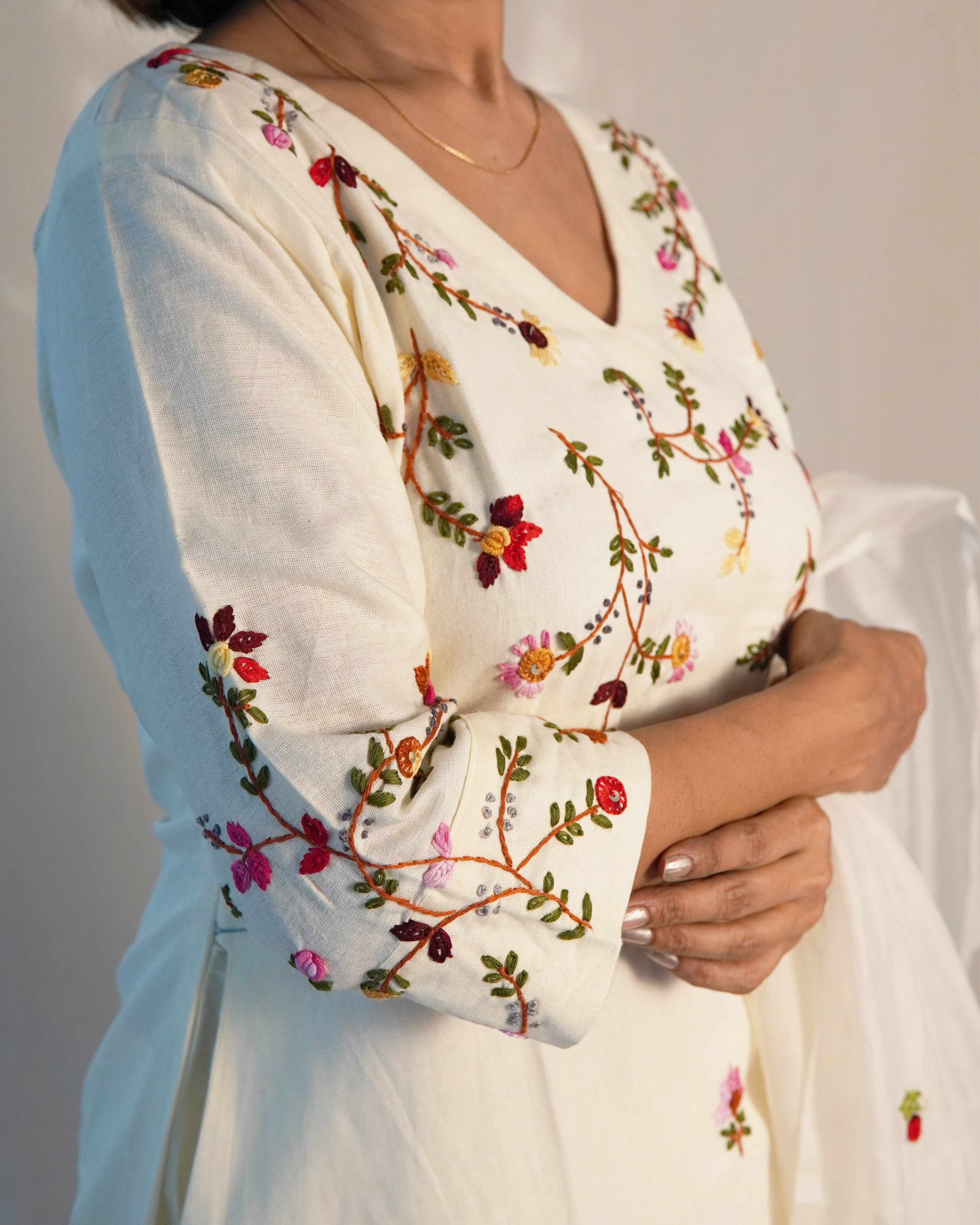 Hand Embroidered Pure cotton Kurti Set [White]