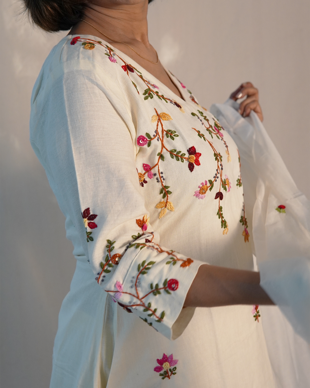 Hand Embroidered Pure cotton Kurti Set [White]