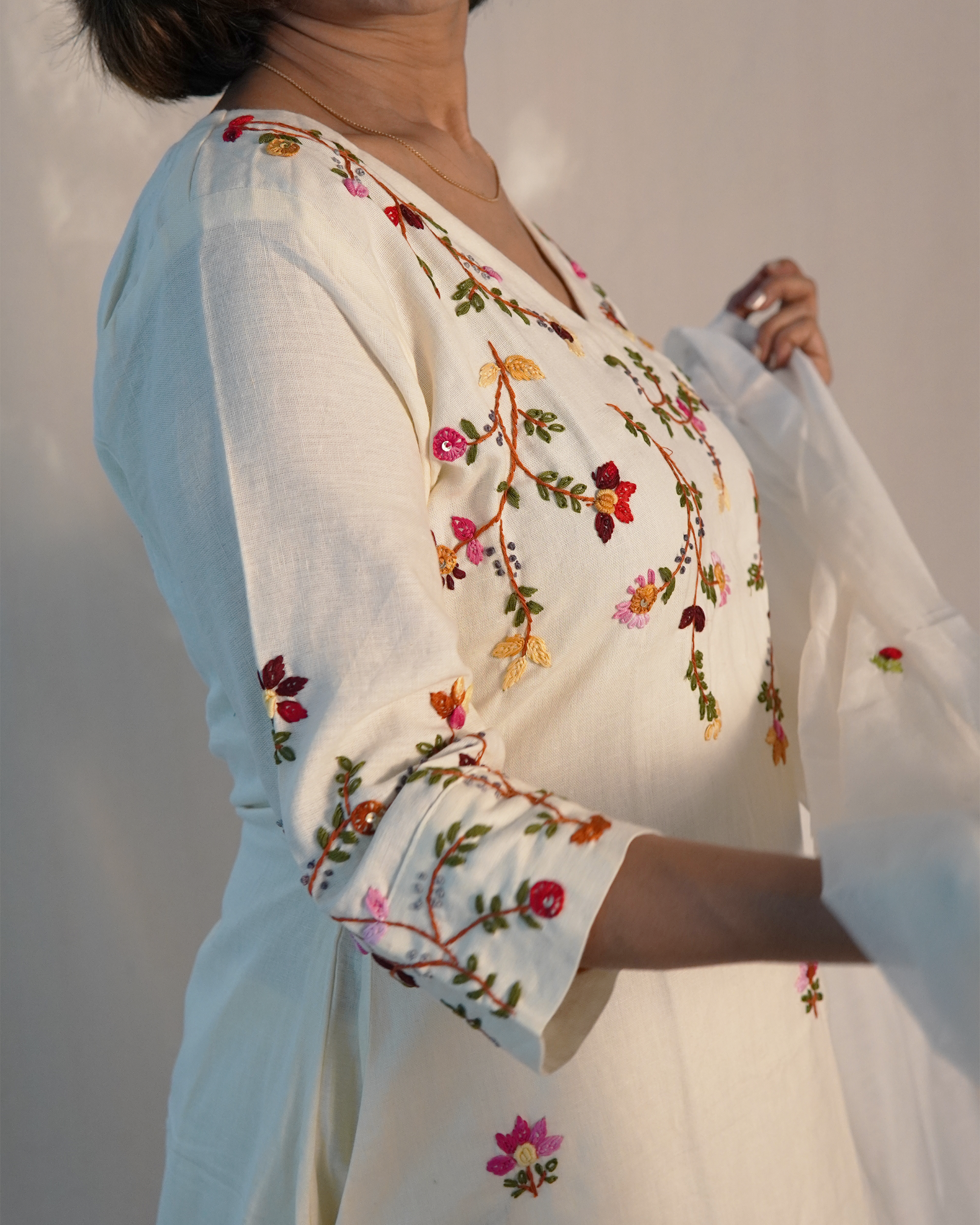 Hand Embroidered Pure cotton Kurti Set [White]