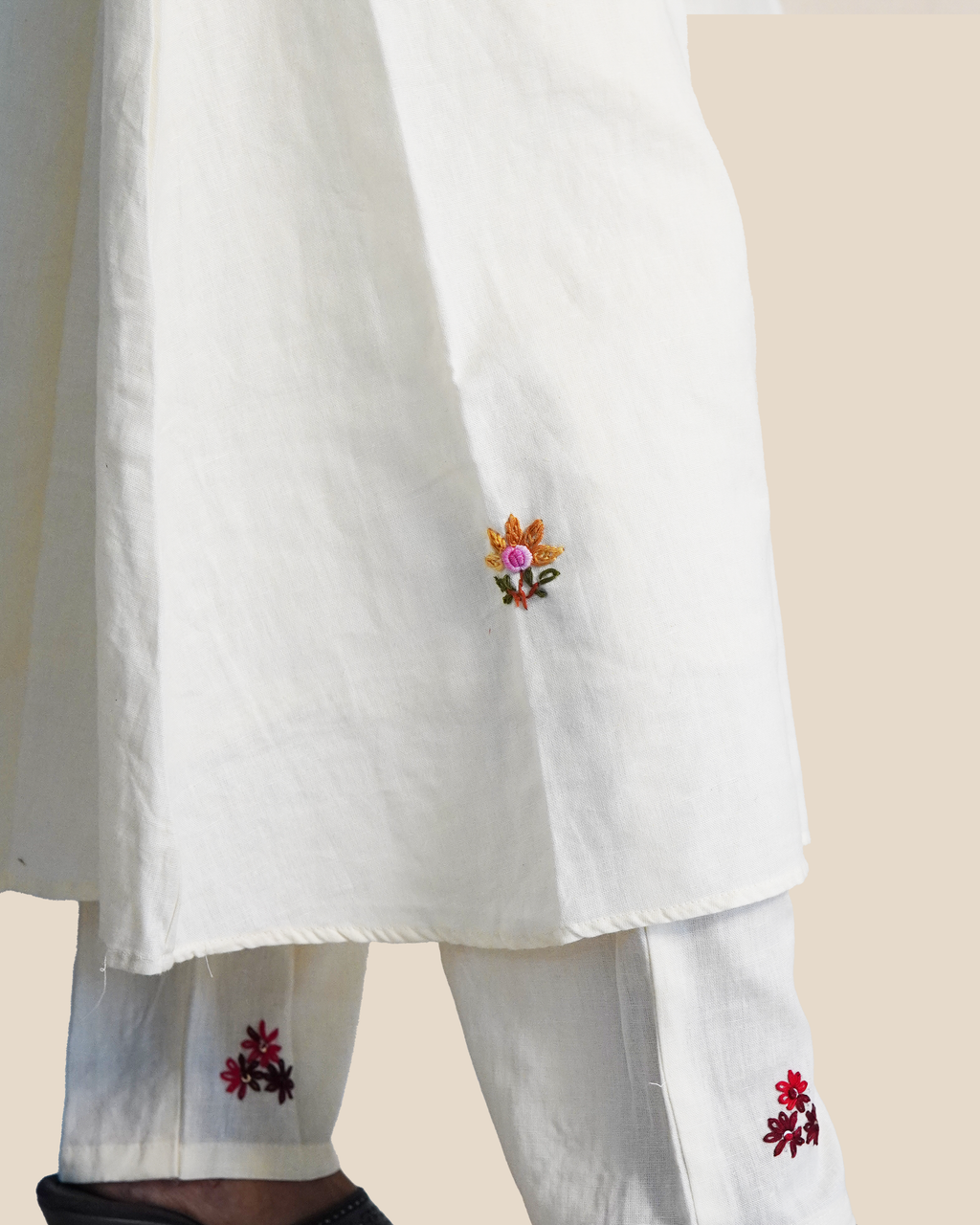 Hand Embroidered Pure cotton Kurti Set [White]