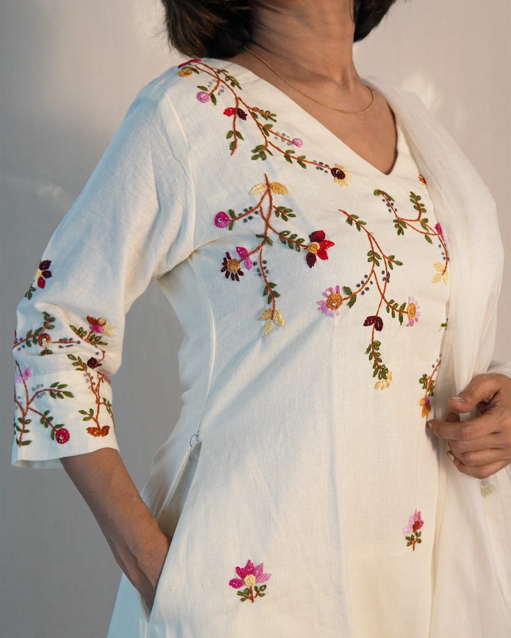 Hand Embroidered Pure cotton Kurti Set [White]