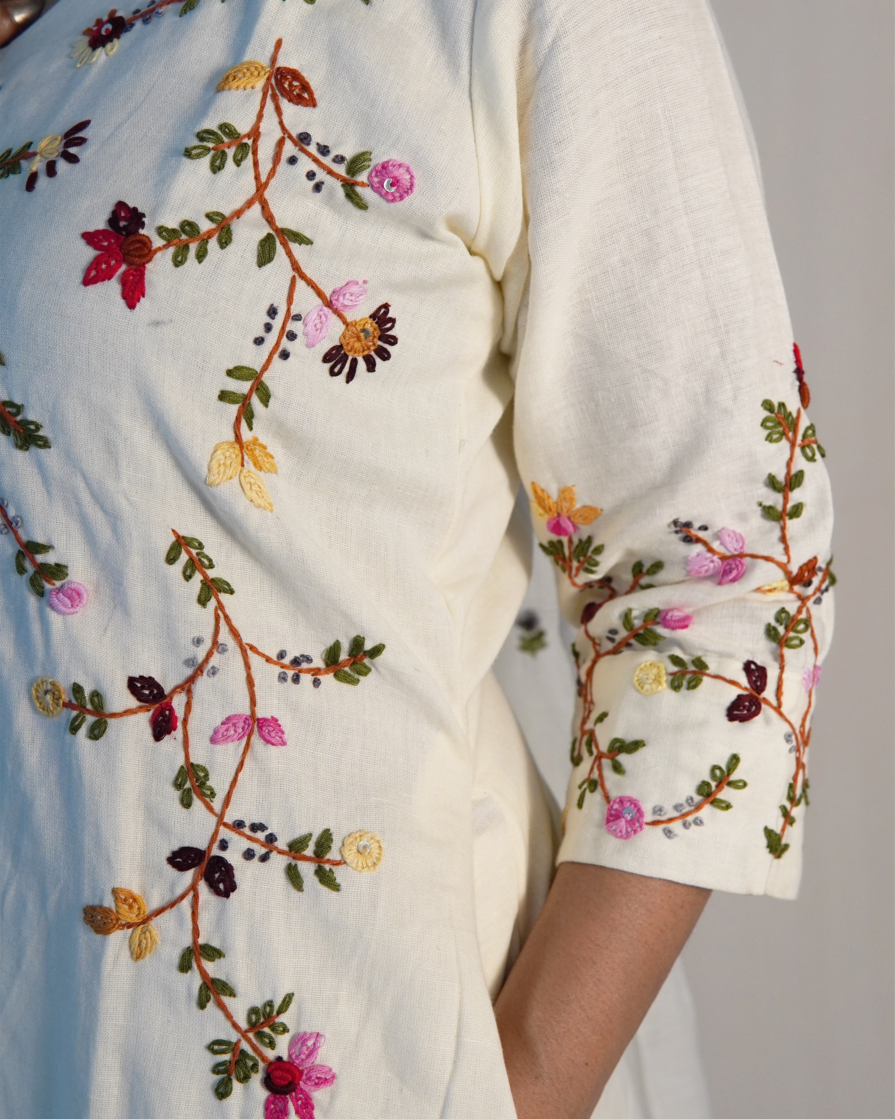 Hand Embroidered Pure cotton Kurti Set [White]