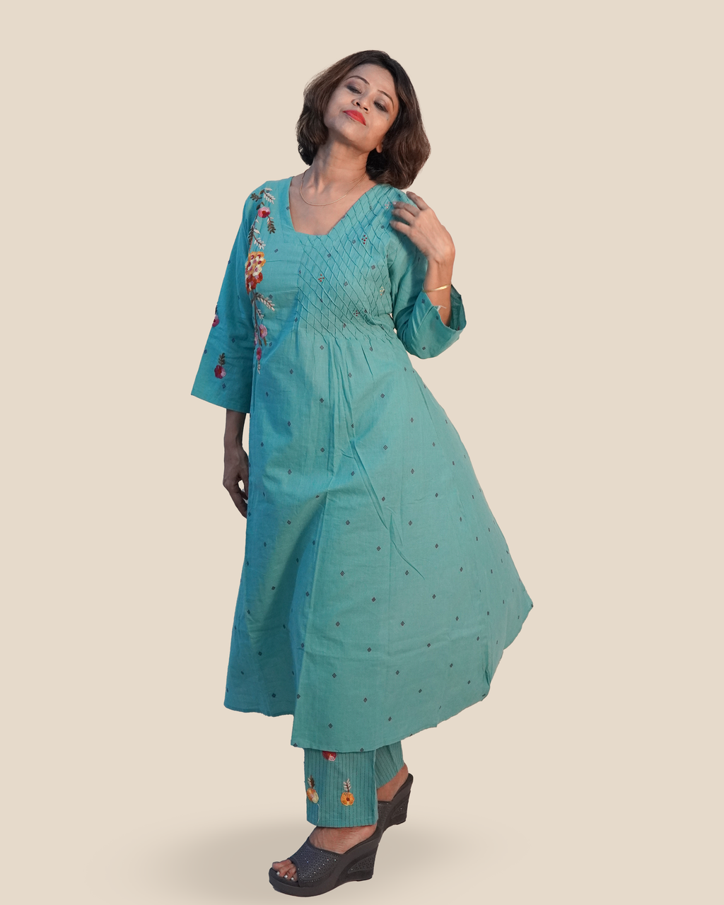 Hand Embroidered Pure cotton Kurti Set [Teal]